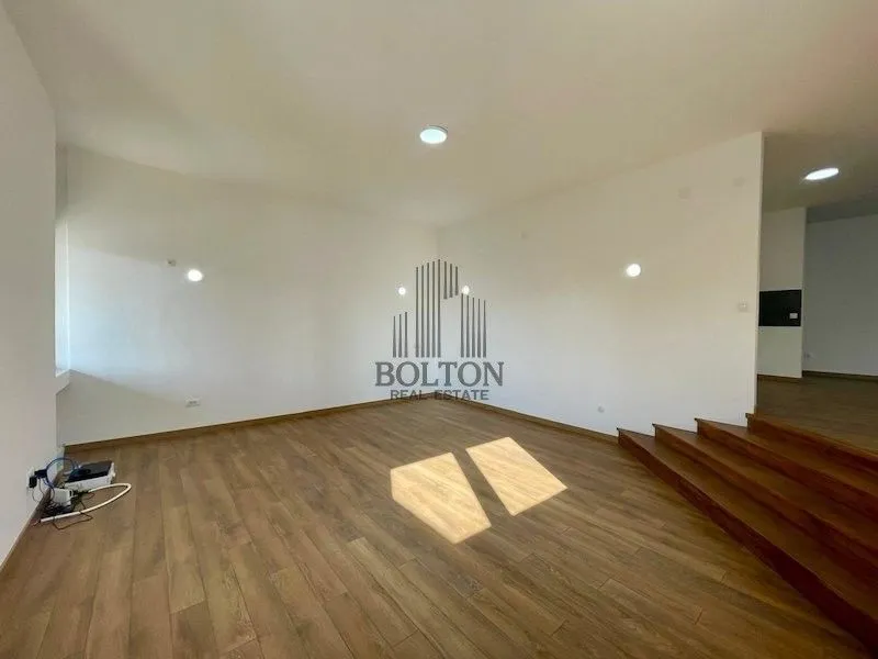 Prodaja, četvorosoban stan, 195m², Centar, Požarevac
