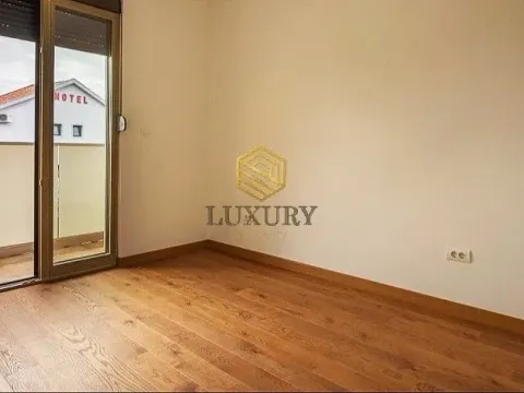 Izdavanje, poslovni prostor, 56m², City Kvart, Podgorica - image 2