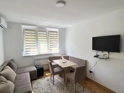 Izdavanje, dvosoban stan, 45m2, Karaburma, Palilula, Beograd Izdavanje, dvosoban stan, 45m2, Karaburma, Palilula, Beograd