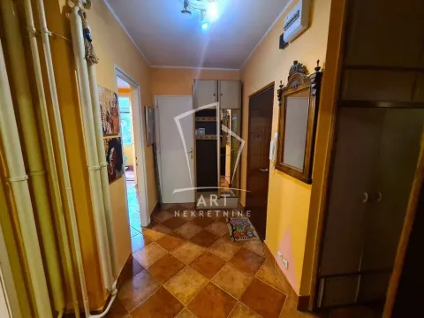 Izdavanje, trosoban stan, 72m², Vračar Sve Podlokacije, Beograd - image 13