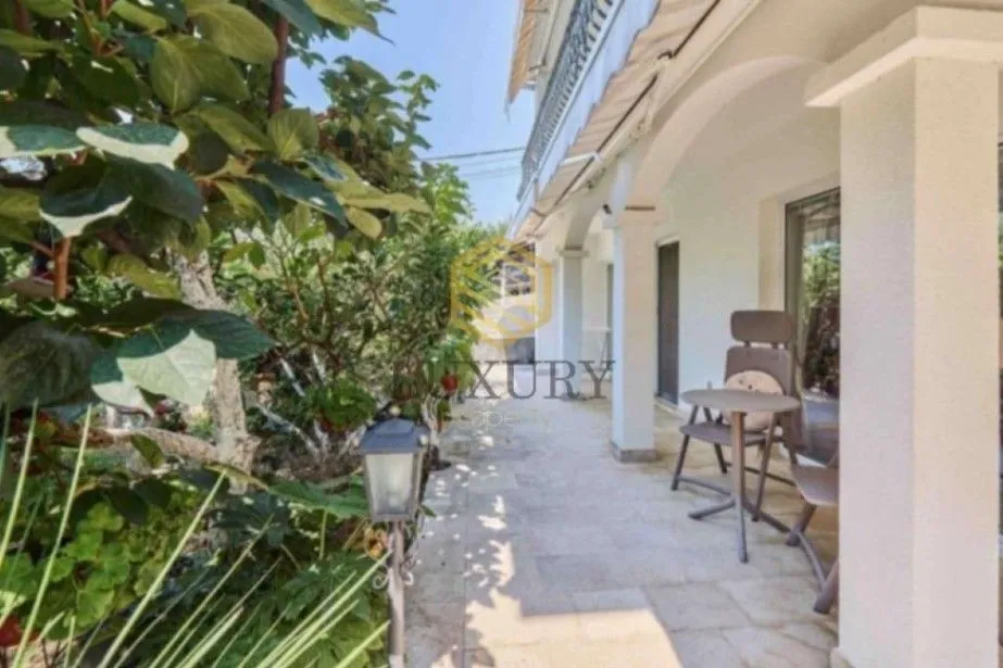 Izdavanje, jednosoban stan, 55m², Pod Kuk, Tivat