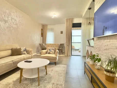 Rent, three bedroom apartment, 76m², Tivat, Crna Gora - image 1