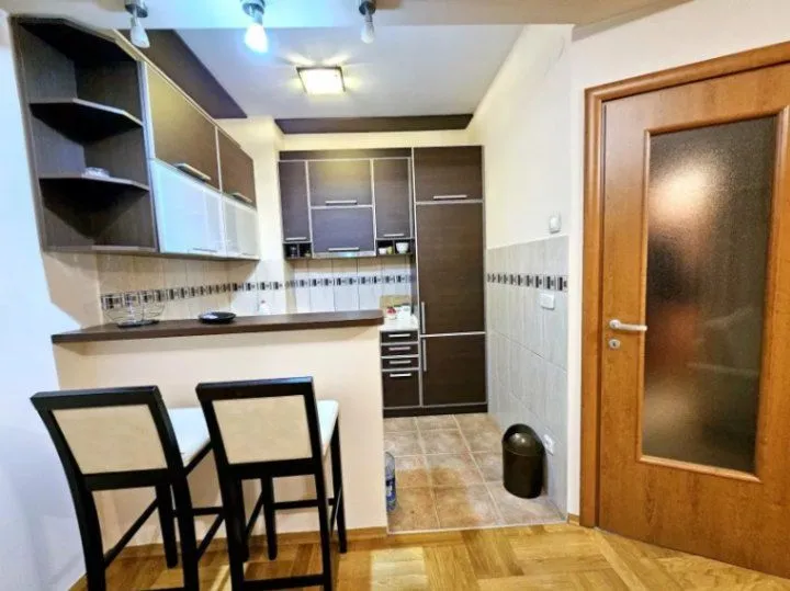 Izdavanje, jednosoban stan, 55m², 1 maj, Podgorica