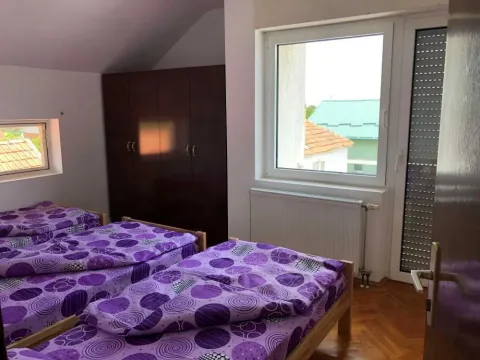 Izdavanje, trosoban stan, 112m², Centar, Inđija - image 9