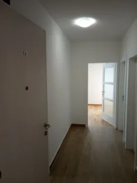 Izdavanje, dvosoban stan, 60m², Stari Aerodrom, Podgorica - image 2