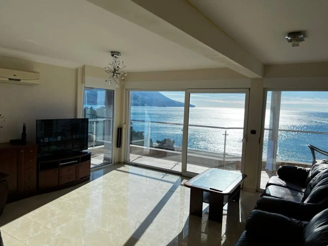 Rent, three bedroom apartment, 183m², Bečići, Budva