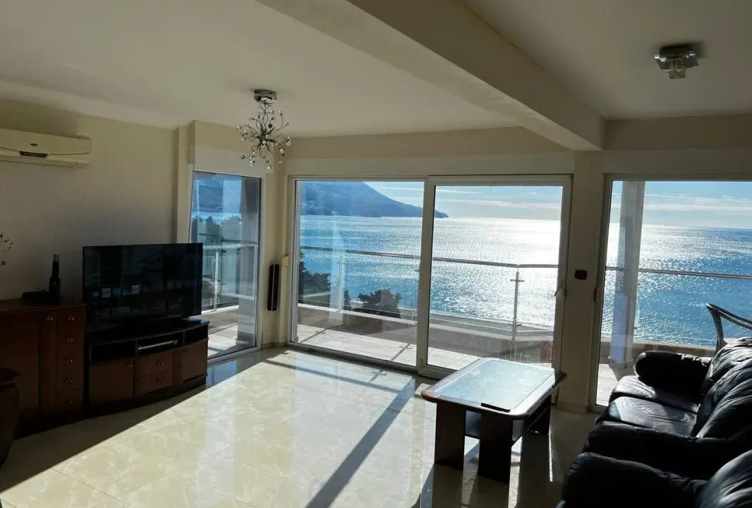 Rent, three bedroom apartment, 183m², Bečići, Budva