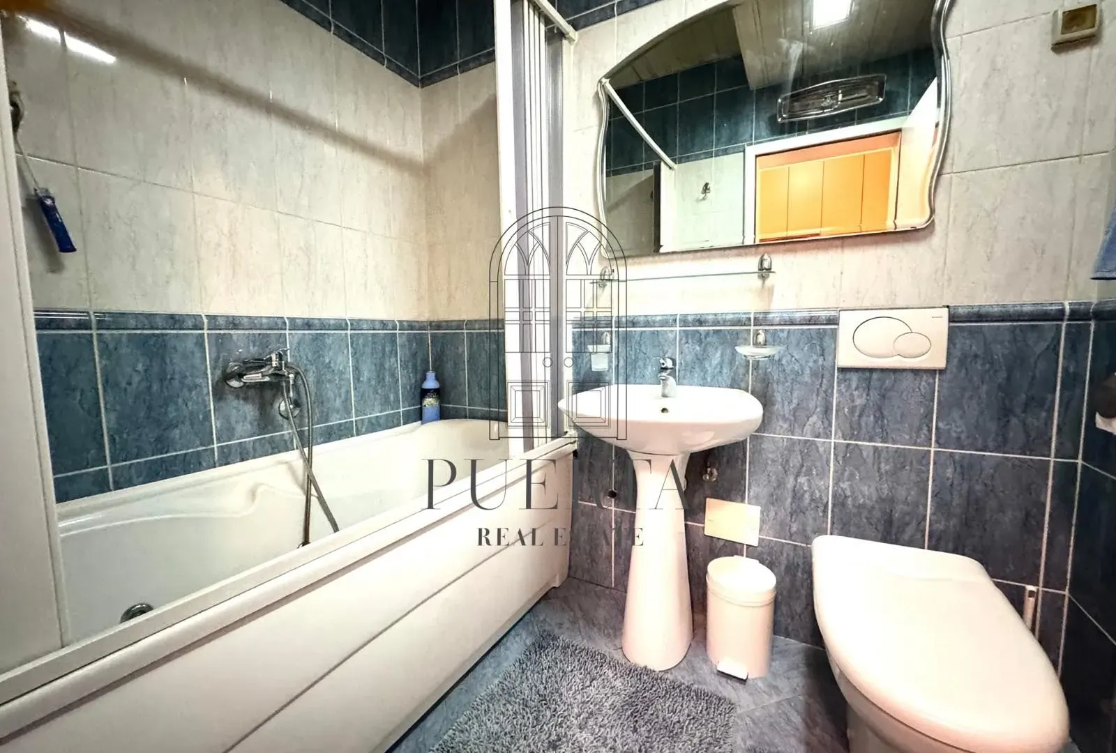 Izdavanje, dvosoban stan, 76m², Centar, Podgorica