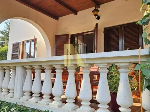 Sale, house, 331m², Lipov gaj, Novi Sad Sve Podlokacije - image 3