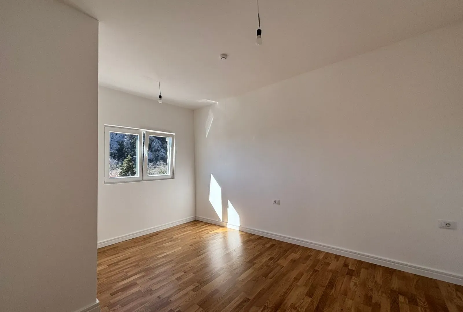 Prodaja, dvosoban stan, 64m², Sutomore, Bar