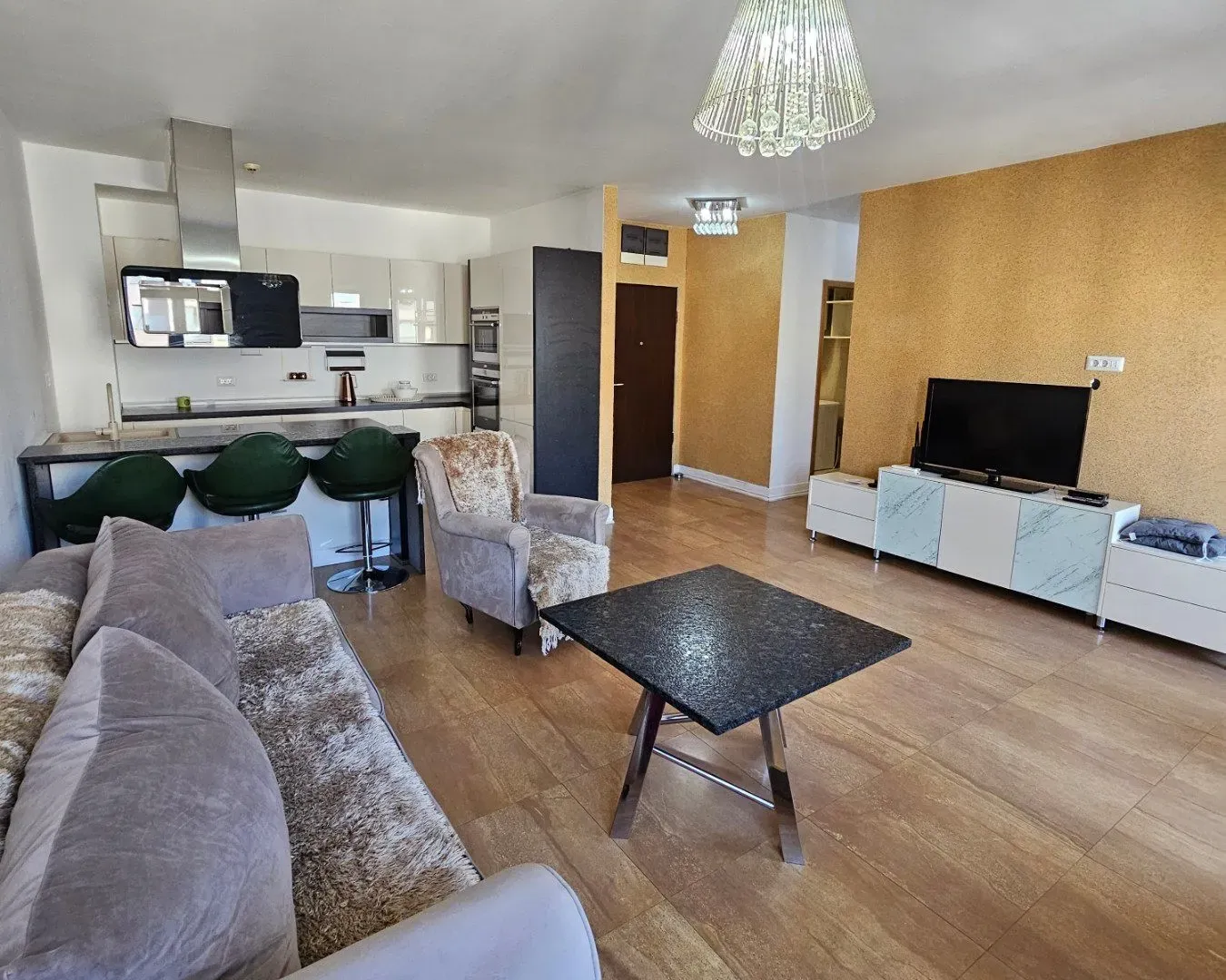 Izdavanje, jednosoban stan, 64m², City Kvart, Podgorica