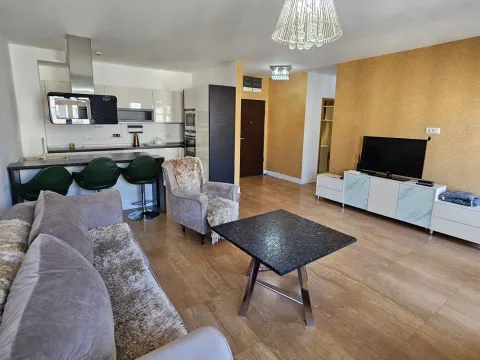 Izdavanje, jednosoban stan, 64m², City Kvart, Podgorica - image 1