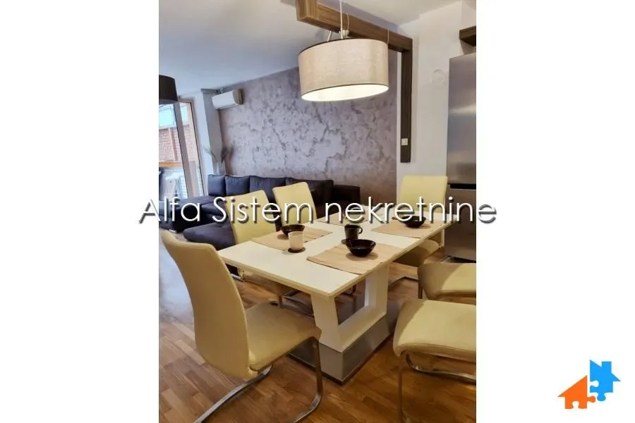 Izdavanje, trosoban stan, 97m², Vračar Sve Podlokacije, Beograd
