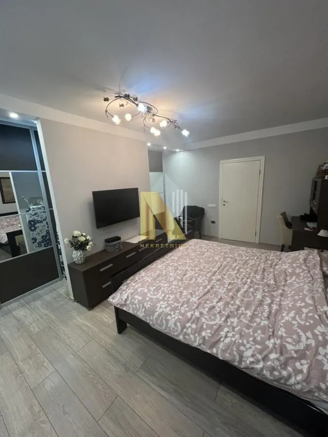 Prodaja, četvorosoban stan, 105m², Centar, Novi Sad