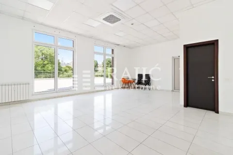 Rent, office space, 53m², Savski Venac, Beograd - image 2