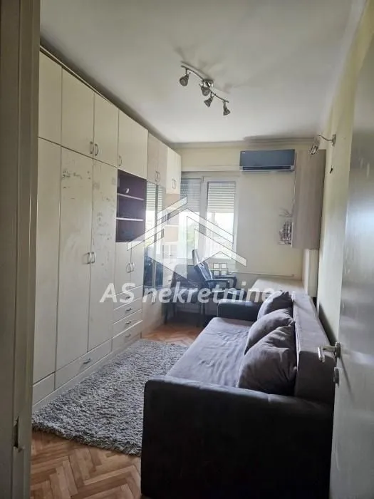 Izdavanje, četvorosoban stan, 86m², Savski Venac, Beograd