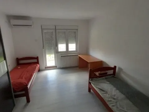 Izdavanje, kuća, 200m², Tološi, Podgorica - image 10