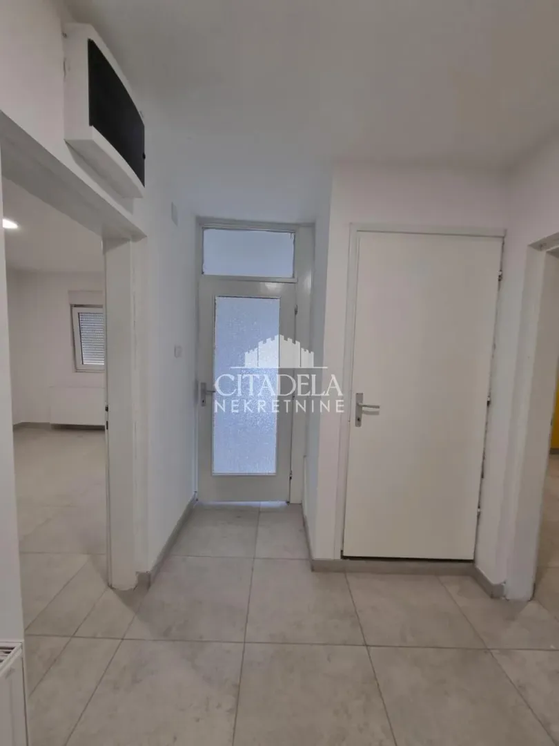 Izdavanje, trosoban stan, 85m², Čukarica, Beograd