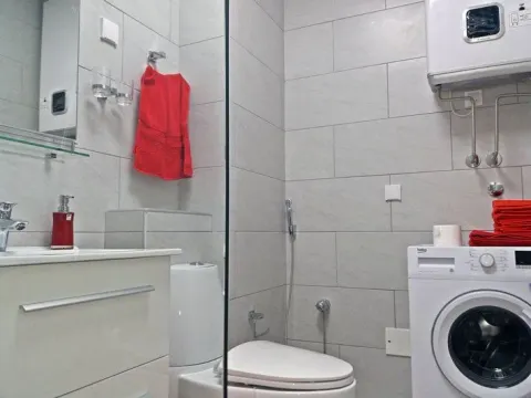 Izdavanje, jednosoban stan, 47m², Centar, Budva - image 13