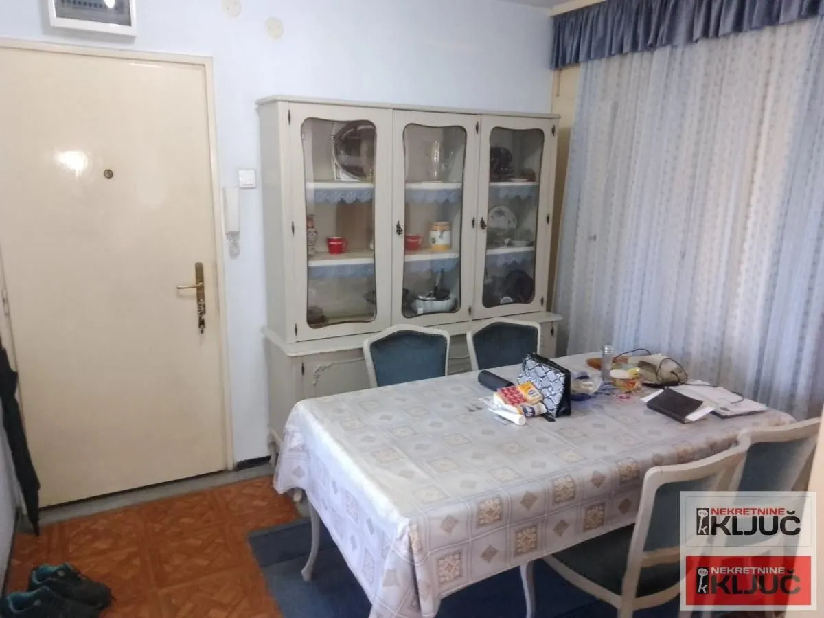Prodaja, trosoban stan, 72m², Železnička Stanica, Novi Sad Sve Podlokacije