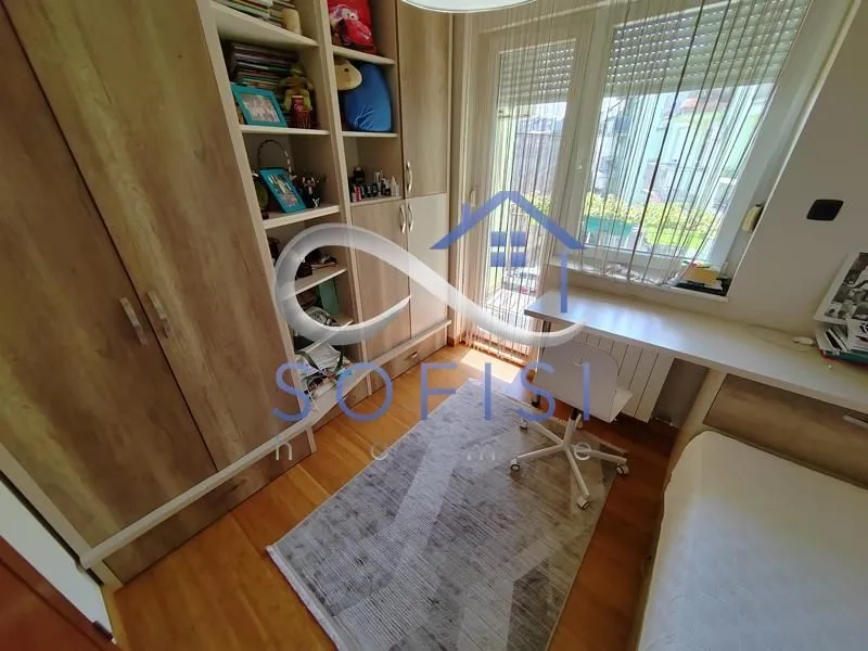 Prodaja, četvorosoban stan, 115m², Grbavica, Novi Sad Sve Podlokacije