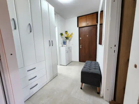 Izdavanje, jednosoban stan, 49m², Centar, Bar - image 4