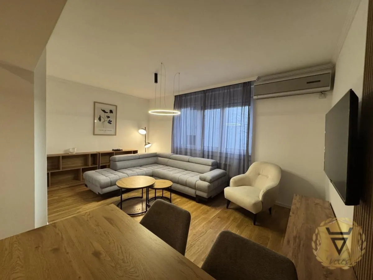 Izdavanje, dvosoban stan, 64m², Vračar Hram, Vračar Sve Podlokacije