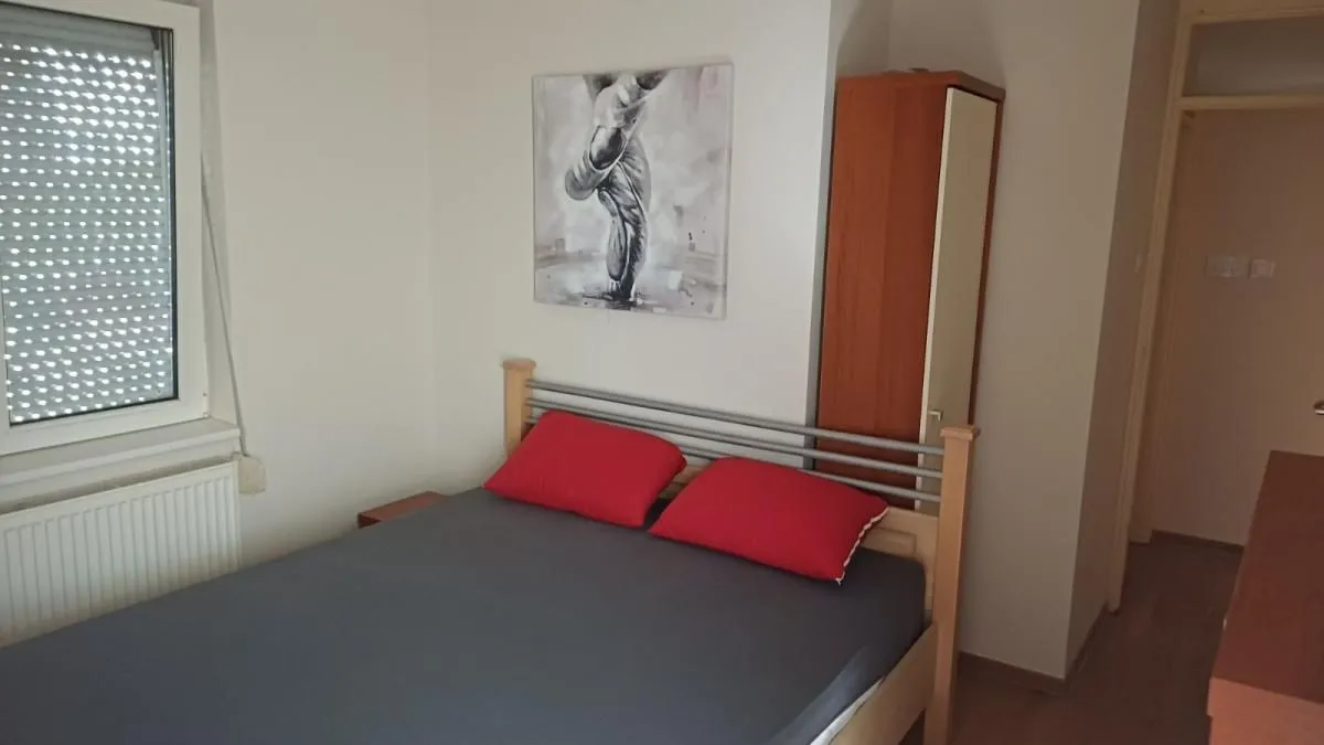 Izdavanje, trosoban stan, 81m², Palilula, Niš