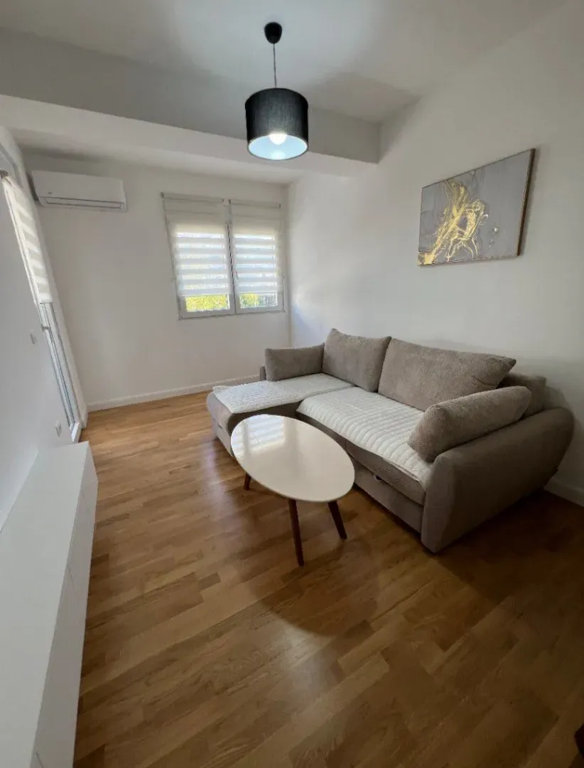 Izdavanje, jednosoban stan, 50m², Centar, Bar