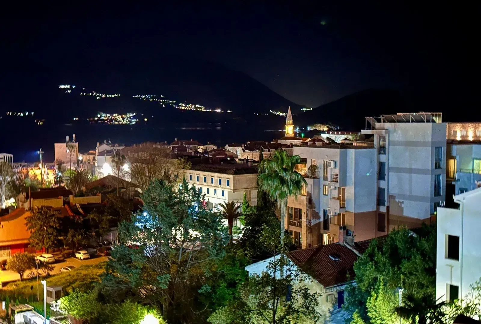 Prodaja, dvosoban stan, 61m², Centar, Budva