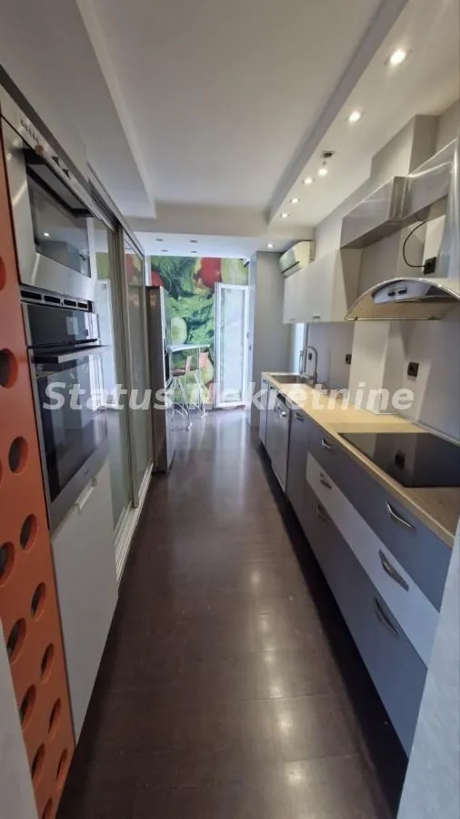 Izdavanje, četvorosoban stan, 116m², Novi Sad, Srbija