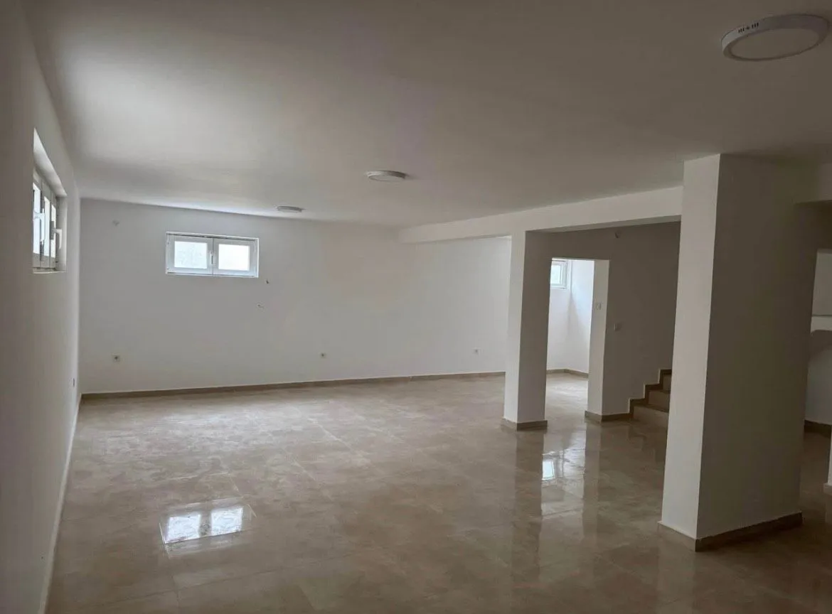 Rent, house, 500m², Stari Aerodrom, Podgorica