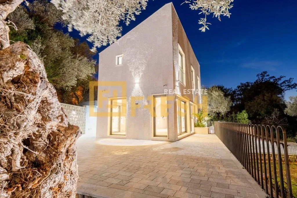 Sale, house, 240m², Budva, Crna Gora