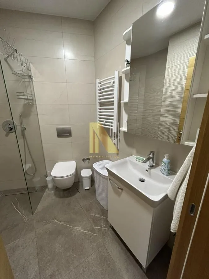 Izdavanje, jednosoban stan, 42m², Bulevar Evrope, Novi Sad Sve Podlokacije