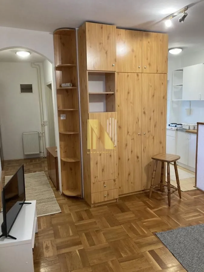 Izdavanje, garsonjera, 28m², Podbara, Novi Sad Sve Podlokacije