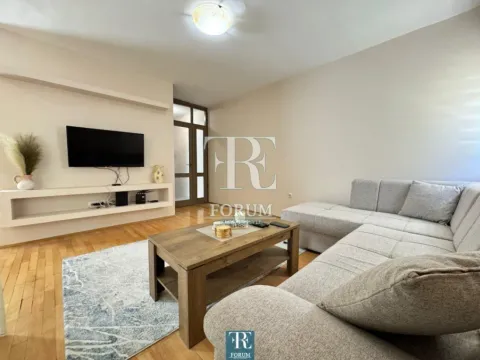 Izdavanje, dvosoban stan, 80m², Blok 5, Podgorica - image 3