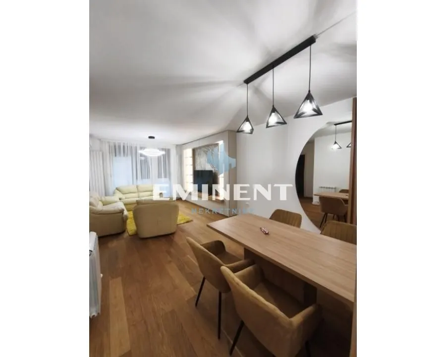 Izdavanje, trosoban stan, 65m², Čubura, Beograd