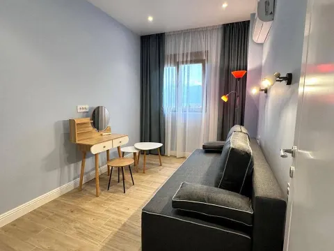 Izdavanje, dvosoban stan, 68m², Centar, Tivat - image 9