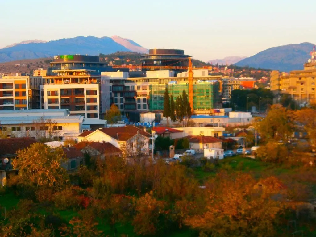 Izdavanje, četvorosoban stan, 186m², Podgorica, Crna Gora