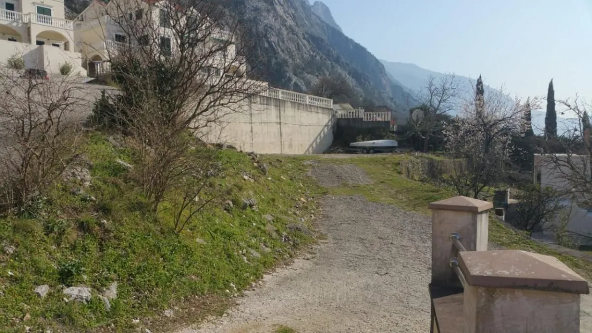 Prodaja, plac, 700m², Kotor, Crna Gora