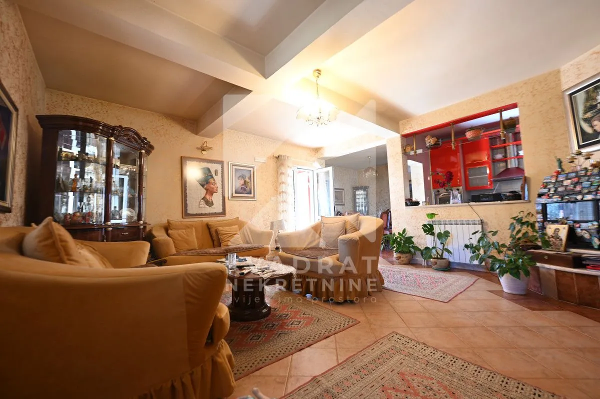 Prodaja, kuća, 250m², Donja Gorica, Podgorica