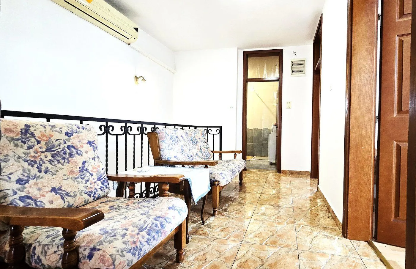 Izdavanje, kuća, 180m², Tološi, Podgorica