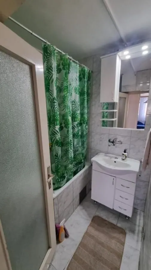 Izdavanje, trosoban stan, 70m², Centar, Novi Sad