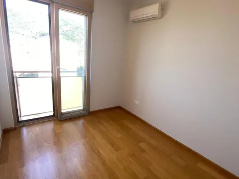 Sale, two bedroom apartment, 65m², Bečići, Budva - image 1