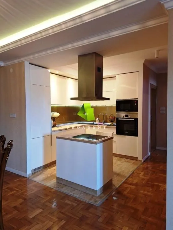 Prodaja, trosoban stan, 90m², Medijana, Niš