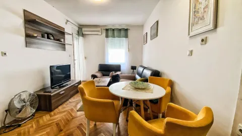 Rent, one bedroom apartment, 35m², Blok 9, Podgorica - image 5