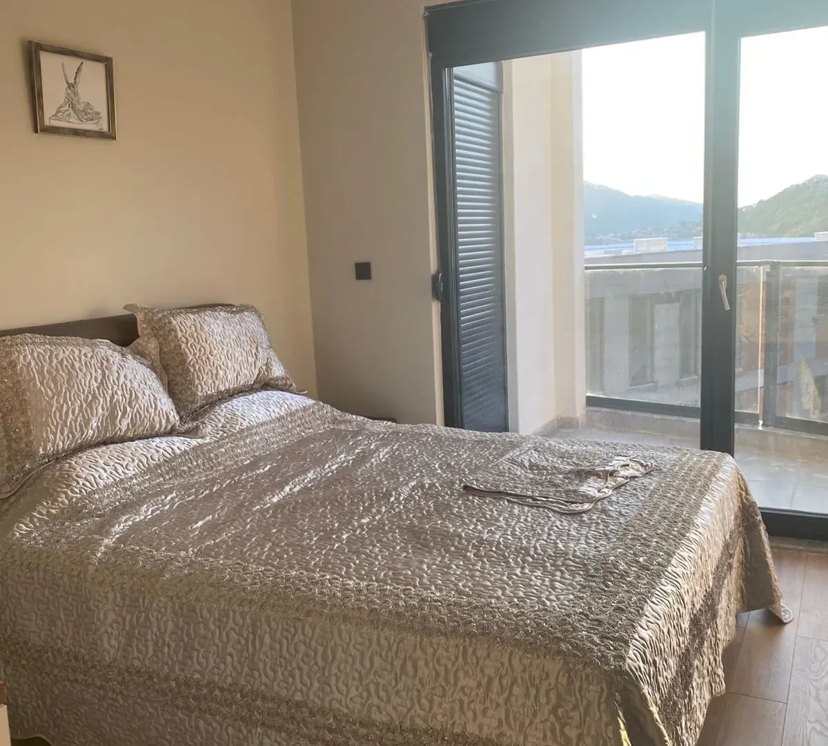 Izdavanje, trosoban stan, 130m², Herceg Novi, Crna Gora