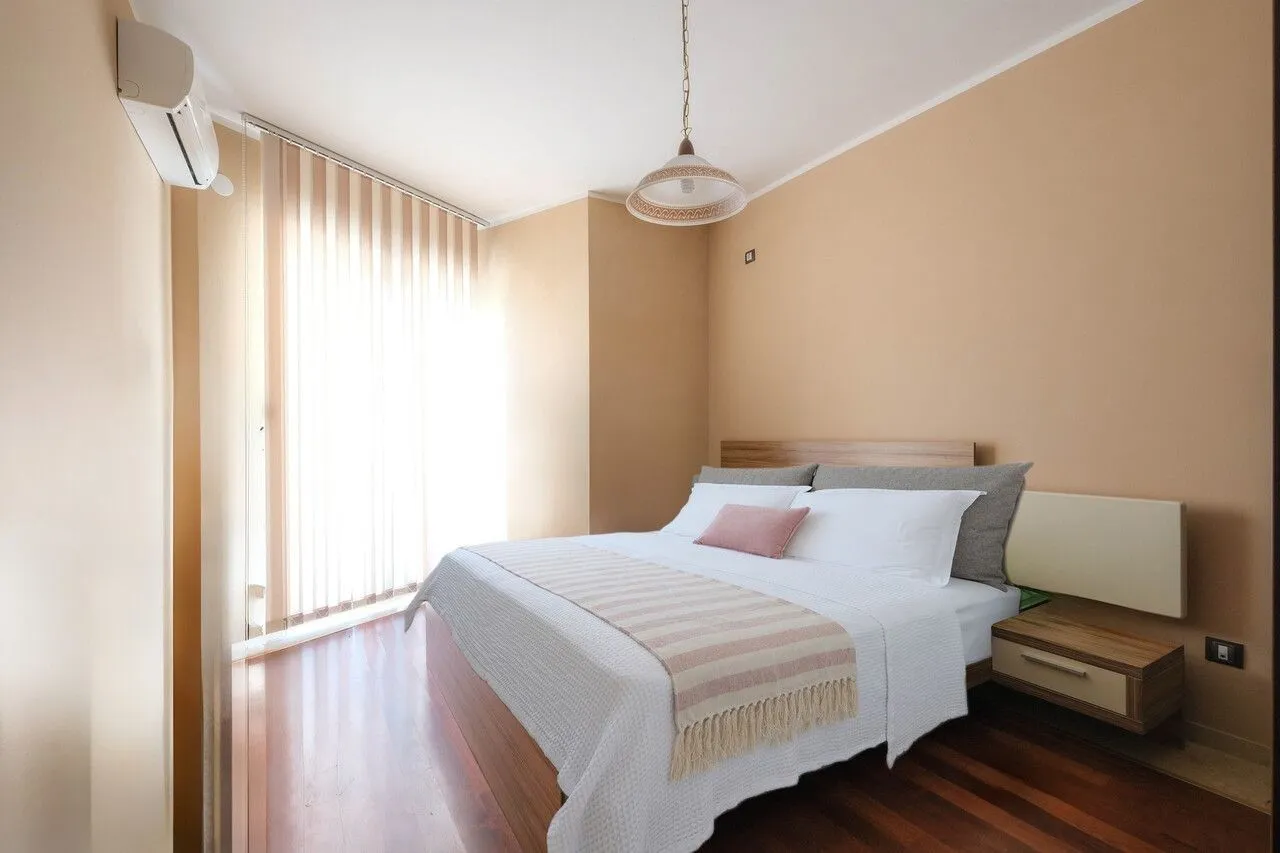 Prodaja, dvosoban stan, 85m², Dobrota, Kotor