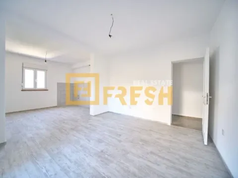 Prodaja, dvosoban stan, 83m², Šušanj, Bar - image 4