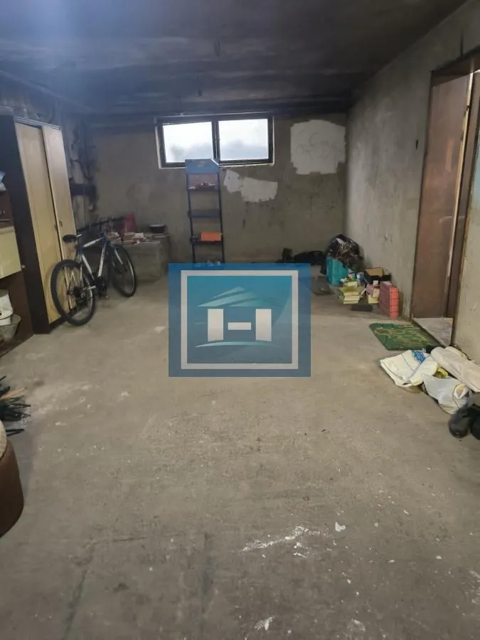 Sale, house, 350m², Ćuprija, Srbija